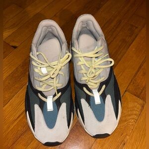 Man Yeezys boost 700 wave runner